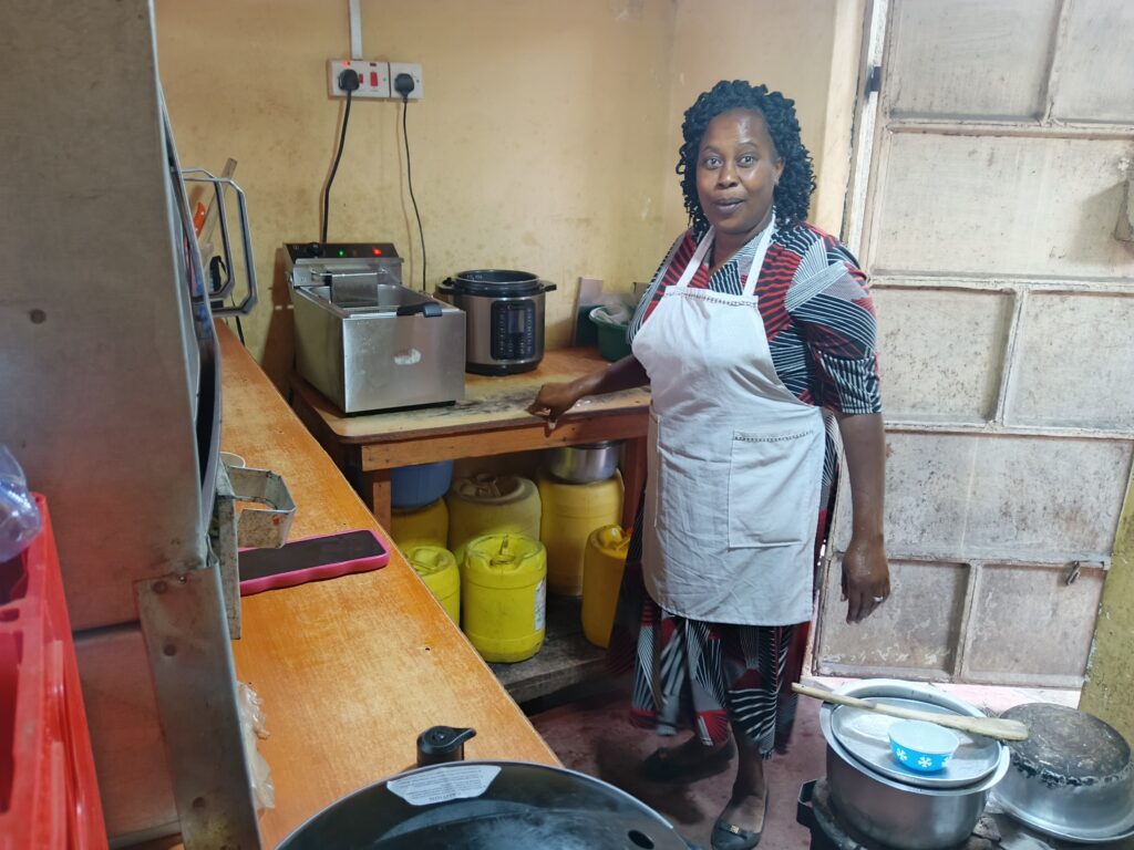 Female customer preparing a meal using a Pawapot electric pressure cooker - SCODE